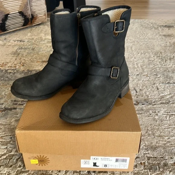 Ugg Chaney Boots - Picture 1 of 13